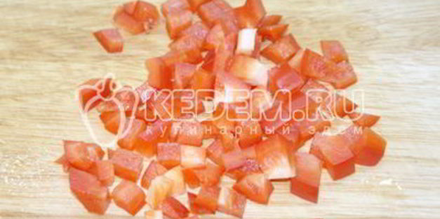 зеленый суп с курицей и соусом песто