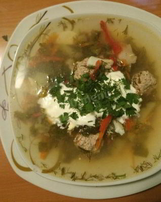 Зеленый суп с щавелем и индейкой