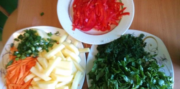 зеленый суп с щавелем и индейкой