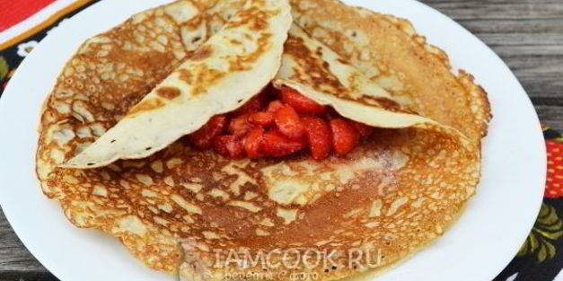 блинчики с клубникой