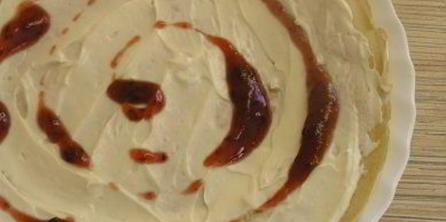 блинчики с маскарпоне, малиной и белым шоколадом