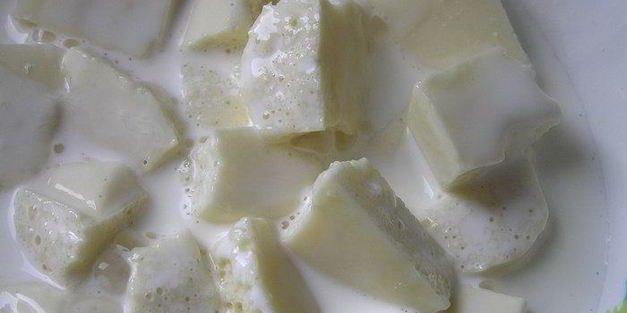 блинчики с маскарпоне, малиной и белым шоколадом