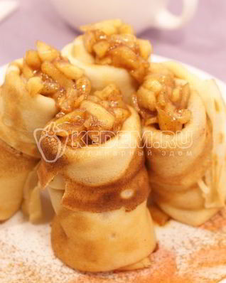 Блинчики с яблоками и корицей