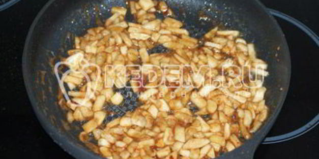 блинчики с яблоками и корицей