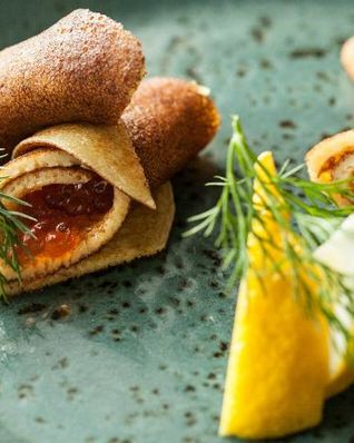 Блины на сметане с красной икрой