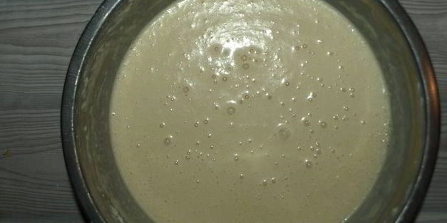 блины с деревенским сыром, форелью и огурцами