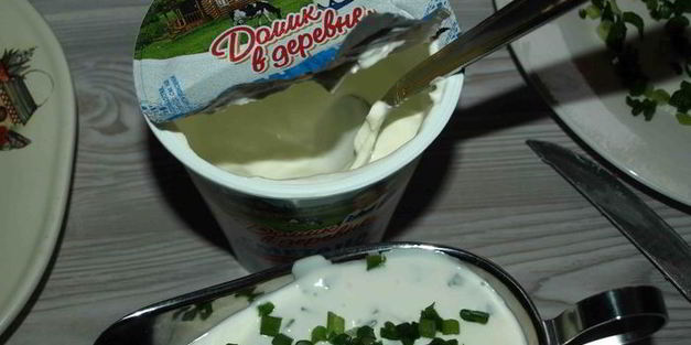 блины с деревенским сыром, форелью и огурцами