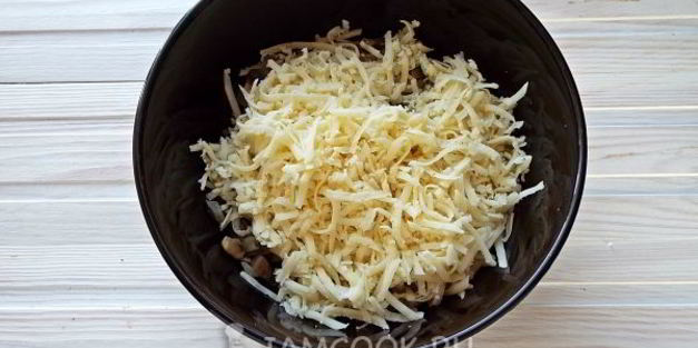 блины с грибами и сыром