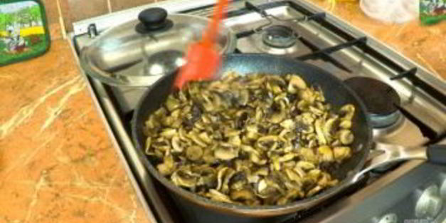 блины с грибной начинкой и яйцами