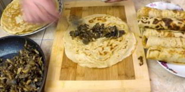 блины с грибной начинкой и яйцами