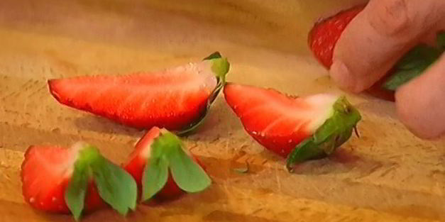 блины с клубникой