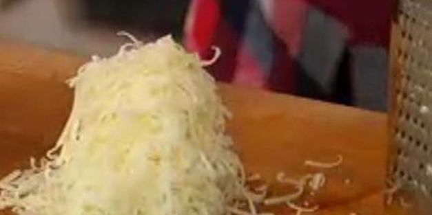 блины с луком и сыром