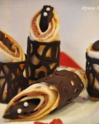 Блины с молочной начинкой в шоколадных кольцах