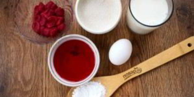 блины с творогом, вишней, клубничным и ванильным соусом