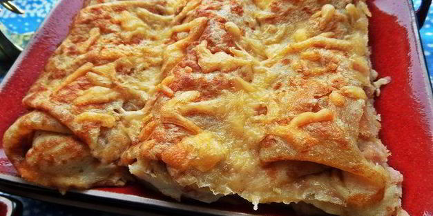 блины с ветчиной, запеченные под сыром