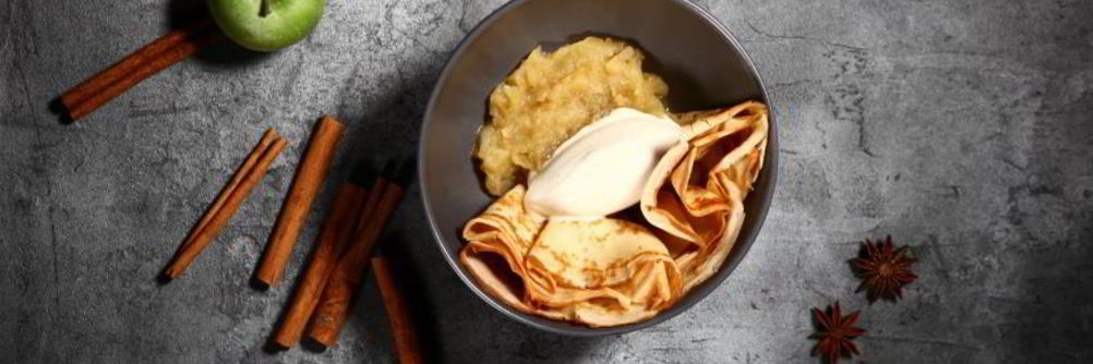 Блины с яблочным конфи