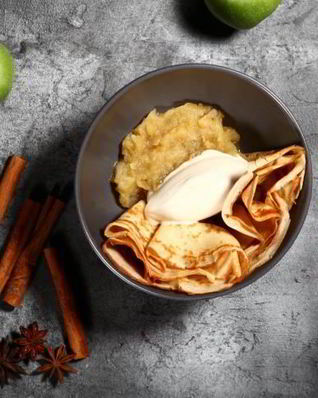 Блины с яблочным конфи