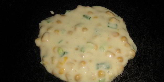 кукурузные блинчики с сальсой из груши и авокадо