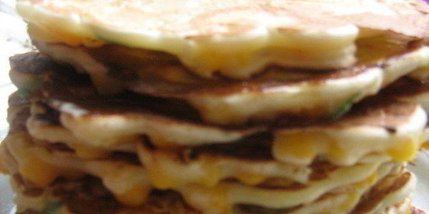 кукурузные блинчики с сальсой из груши и авокадо