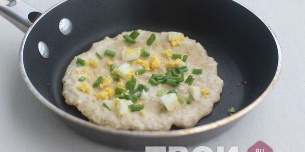 овсяные блины с яйцом и луком