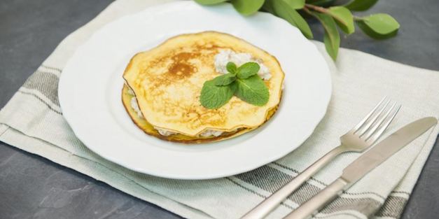 панкейк с бананово-творожной начинкой