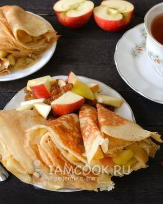 Постные блинчики с начинкой из яблок с изюмом