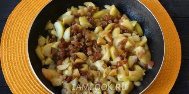 постные блинчики с начинкой из яблок с изюмом