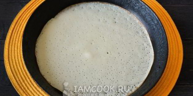 постные блинчики с начинкой из яблок с изюмом