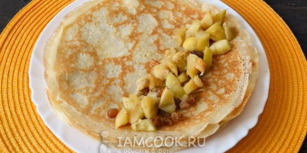 постные блинчики с начинкой из яблок с изюмом