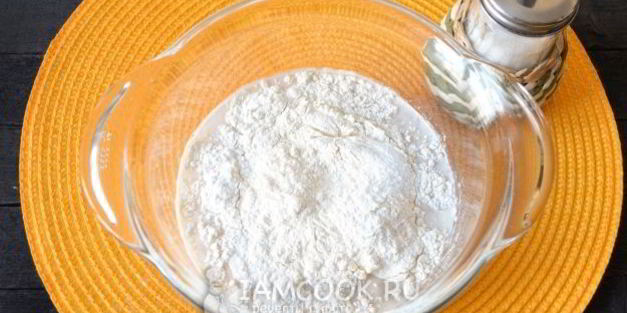 постные блинчики с начинкой из яблок с изюмом