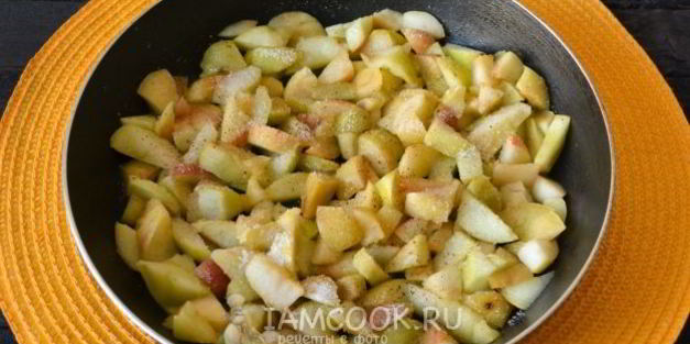 постные блинчики с начинкой из яблок с изюмом