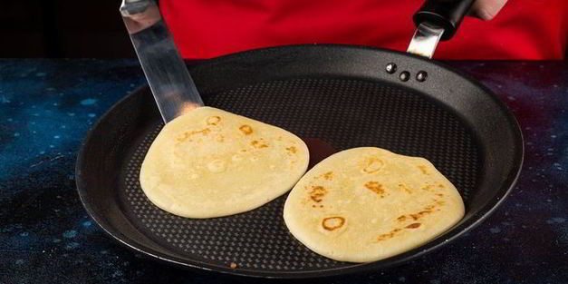 простые блинчики на воде с малиной