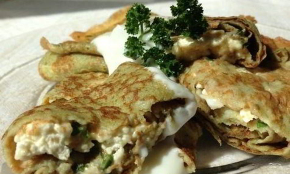 Рецепт ржаные блинчики на сыворотке со щавелем и петрушкой