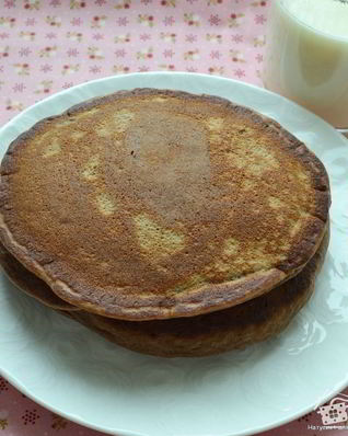 Шоколадные панкейки с бананом