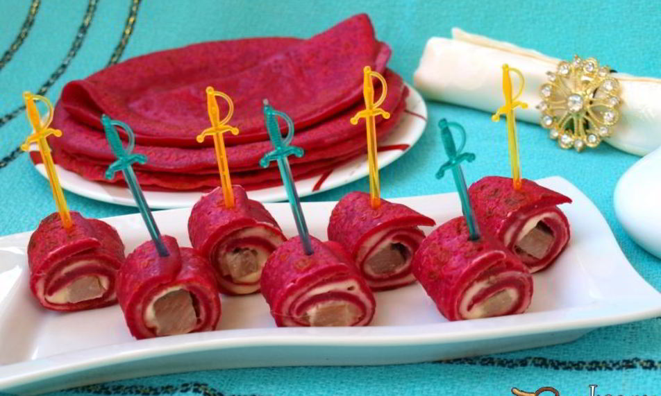 Рецепт свекольные блинчики с сельдью и сливочным сыром