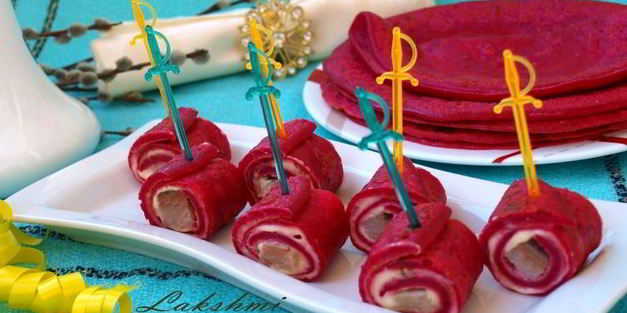 свекольные блинчики с сельдью и сливочным сыром