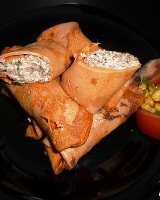 Томатные блины с начинкой из тунца