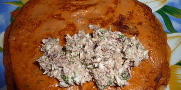 томатные блины с начинкой из тунца