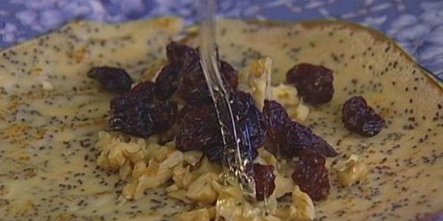 венгерские маковые блины с изюмом и грецкими орехами