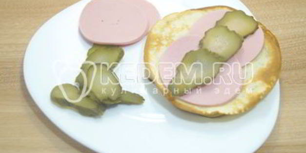 яичные блинчики с колбаской