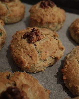 Английские булочки с грецкими орехами и сыром