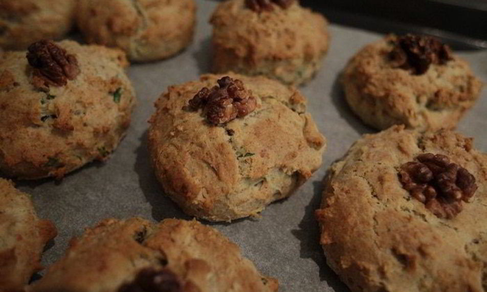 Рецепт английские булочки с грецкими орехами и сыром