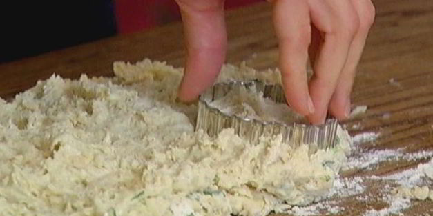 английские булочки с грецкими орехами и сыром