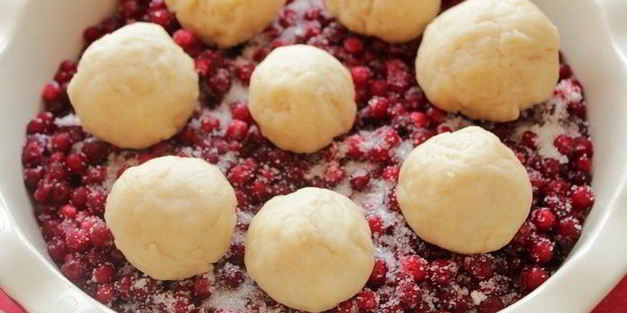 бухтельн — воздушные булочки с горячим ягодным конфитюром