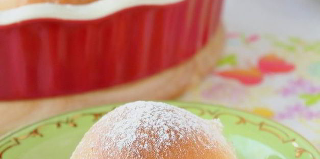 бухтельн — воздушные булочки с горячим ягодным конфитюром