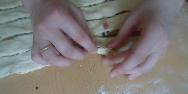 булочки аппетитные с сыром и ветчиной