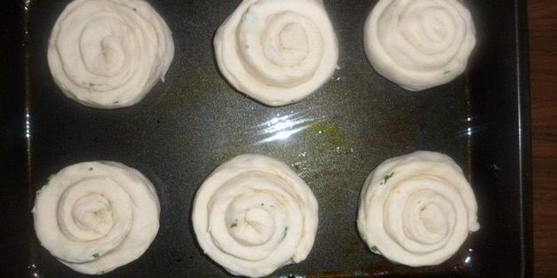 булочки аппетитные с сыром и ветчиной