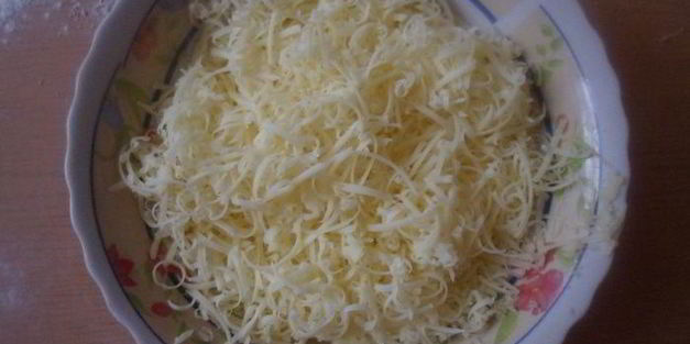 булочки аппетитные с сыром и ветчиной