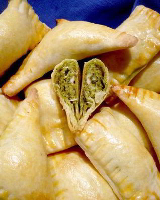 Булочки из слоеного теста с песто из руколы и кешью