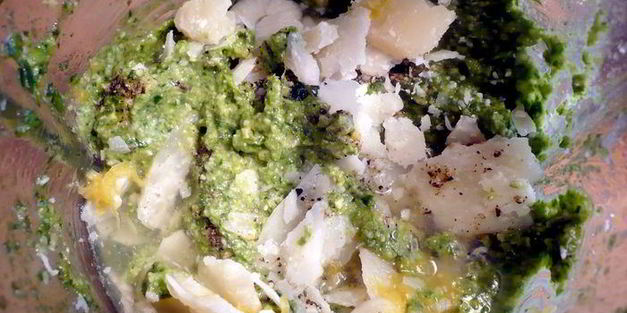 булочки из слоеного теста с песто из руколы и кешью